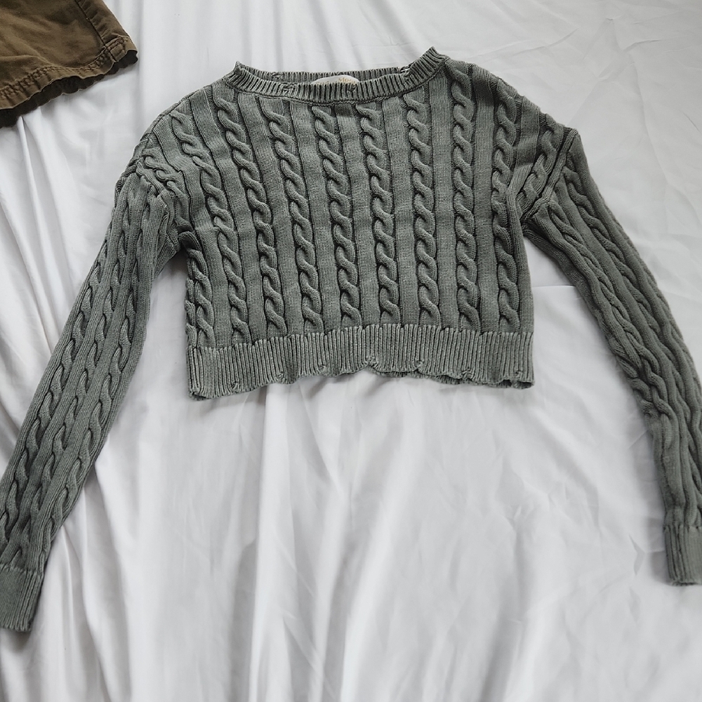 Cable Knit Cropped Sweater - Gray